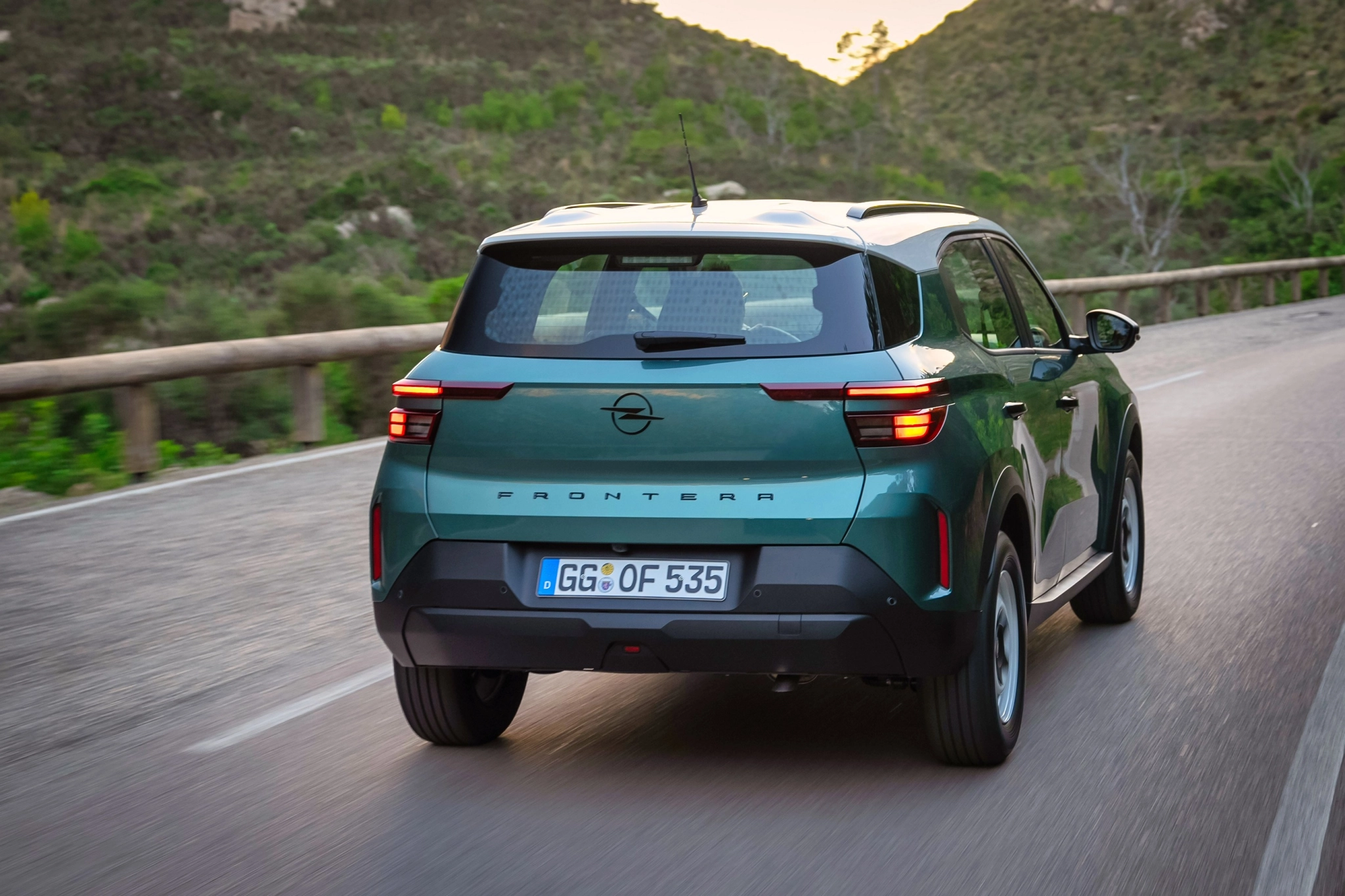 DsfadfhadfhdfhasdfhadfhOpelFronteraHybrid (1)